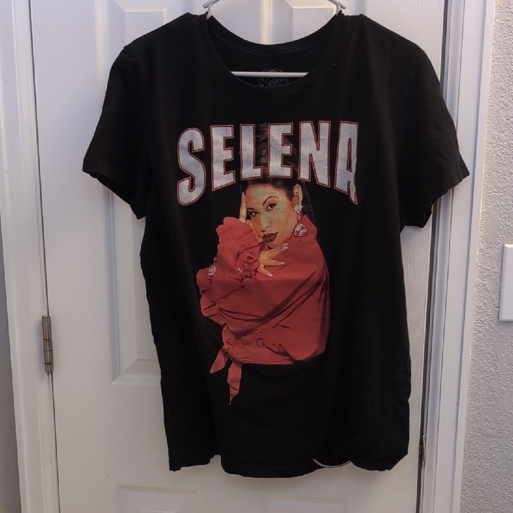 Hot Topic Selena Quintanilla Black T-shirt In Size Medium